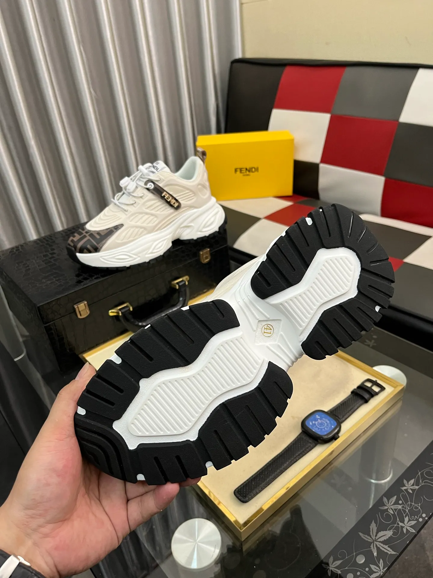 Men's Men's Shoes💰438⌚️⌚️[Fendi] Fendi's latest casual shoes for men! Available at counters simultaneously! A one-to-one replica of the original. Made entirely of imported top-grain calfskin, the interior is made of top-grain water-dyed cowhide, and the original factory-supplied rubber outsole. Leading new fashion concepts. Matching code: 38-44 2️⃣colors available